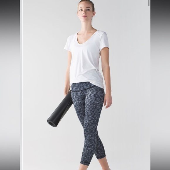 Lululemon Sz 8 Wunder Under Crop (Hi-Rise) Dramatic Static White Black - Picture 9 of 11